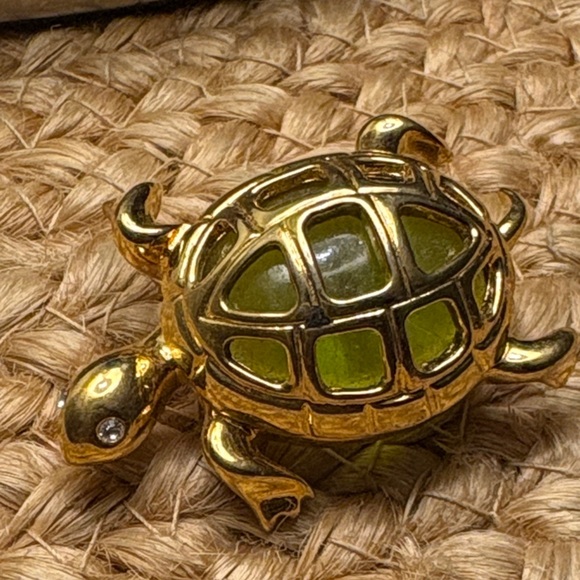 Anne Klein Gold and Green Turtle Brooch - Picture 4 of 5